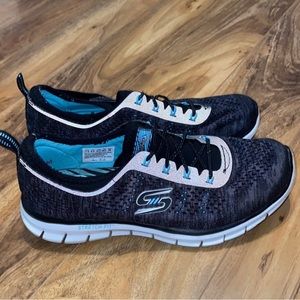 Air cooled memory foam sketchers size 7.5